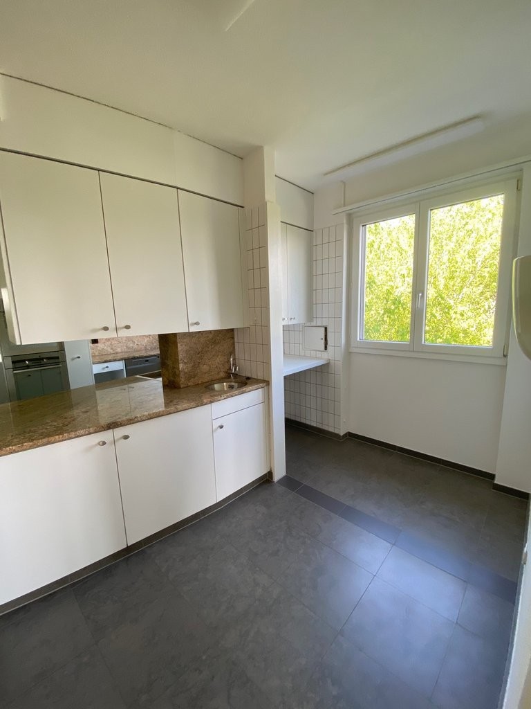 Appartement de 6 pièces

L'immeuble résidentiel calme et adapté aux familles est situé dans un emplacement très central dans le quartier de Schosshalden, avec vue sur l'idyllique Egelsee. En quelques minutes à pied, vous atteignez l'épicerie de quartier Voi pour vos achats ainsi que les transports p, photo 2 sur 10