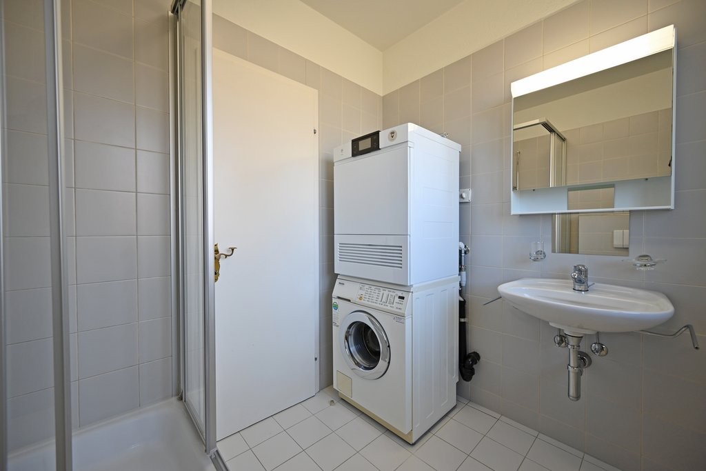 Appartement de 6 pièces

L'immeuble résidentiel calme et adapté aux familles est situé dans un emplacement très central dans le quartier de Schosshalden, avec vue sur l'idyllique Egelsee. En quelques minutes à pied, vous atteignez l'épicerie de quartier Voi pour vos achats ainsi que les transports p, photo 4 sur 10