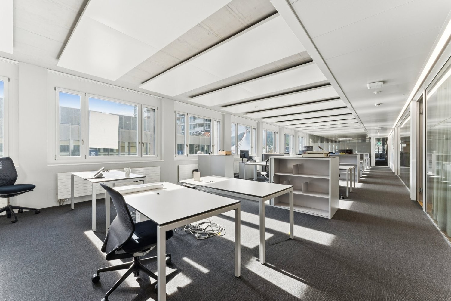 1410m² office