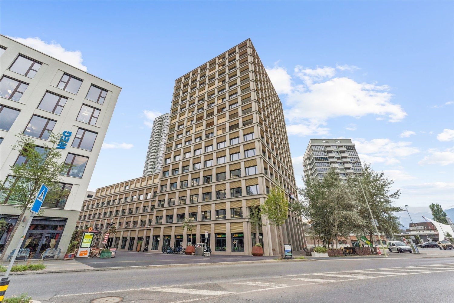 1410m² office