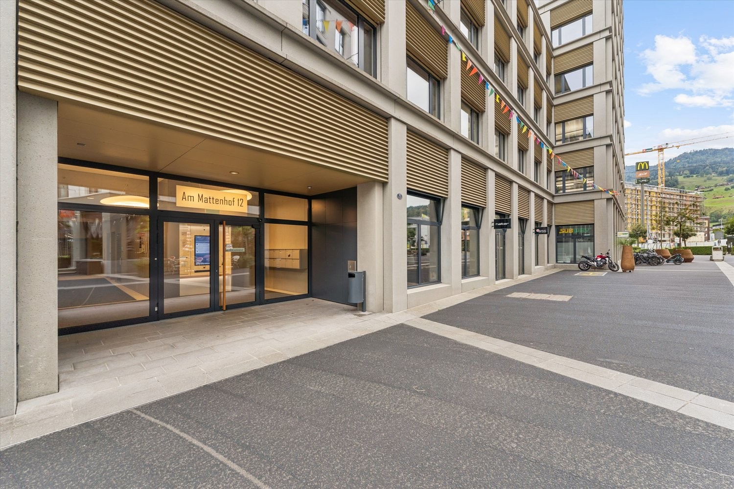 1410m² office