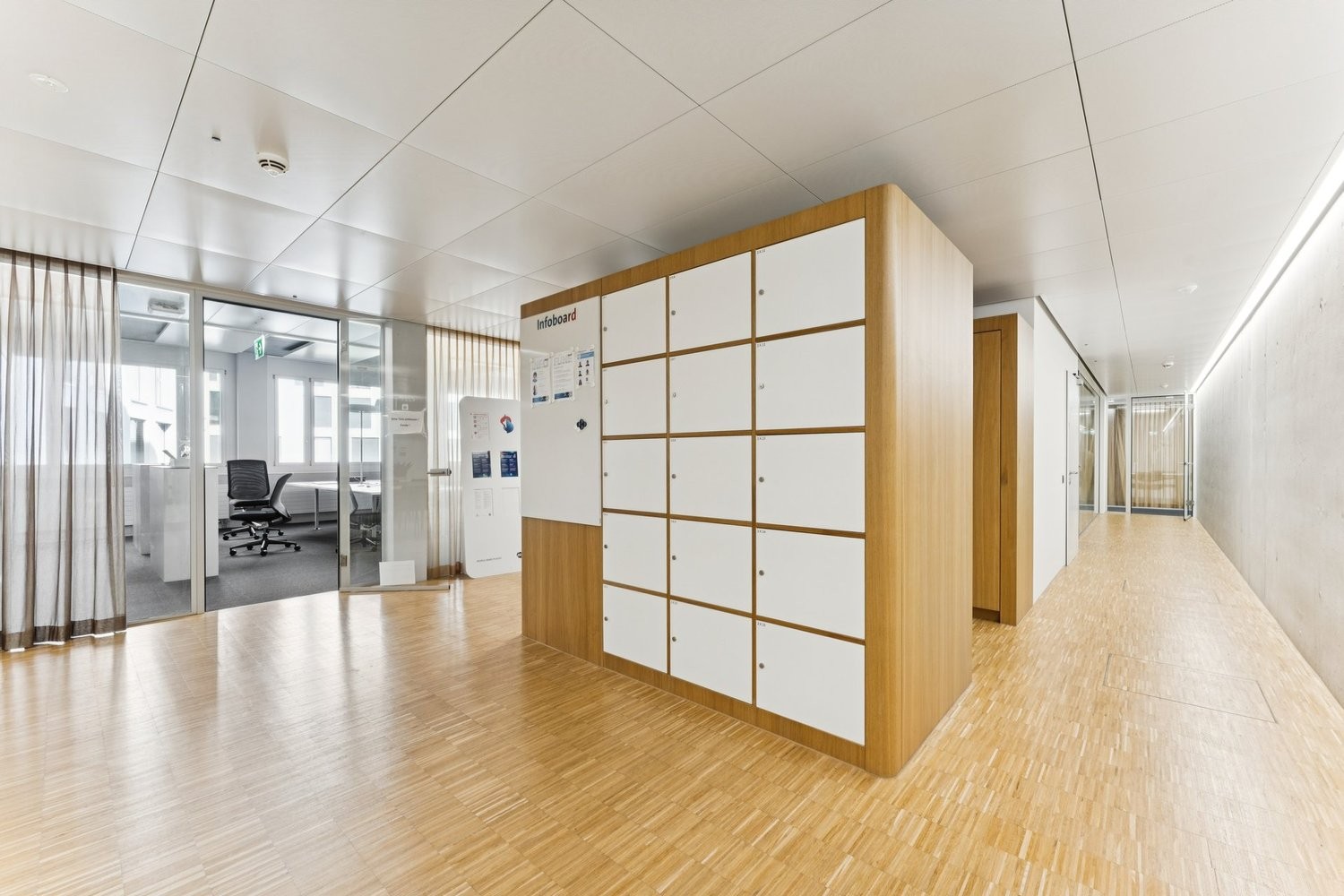 1410m² office