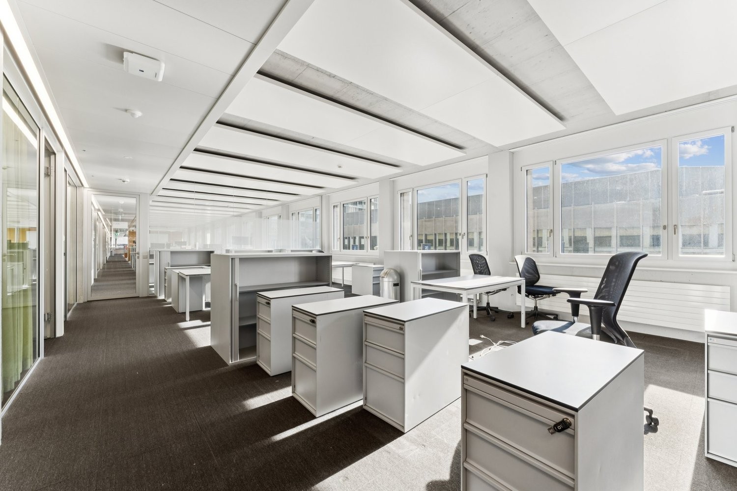 1410m² office