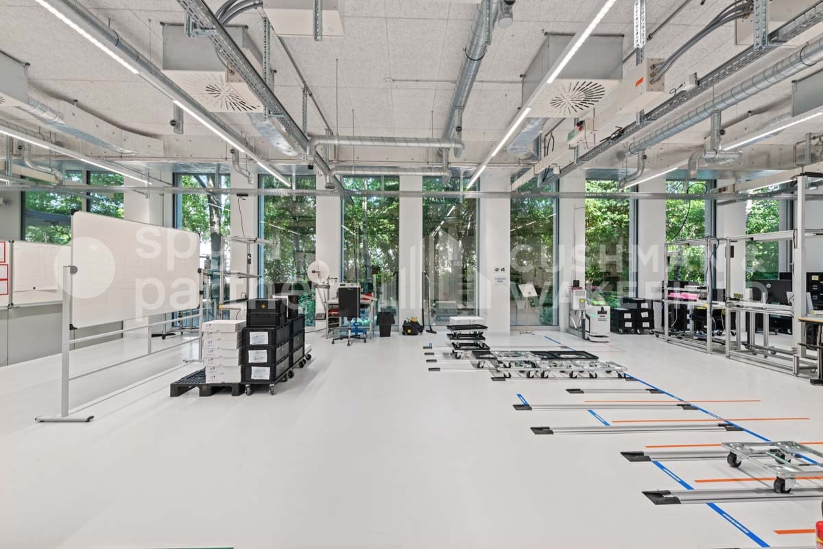 2000m² office