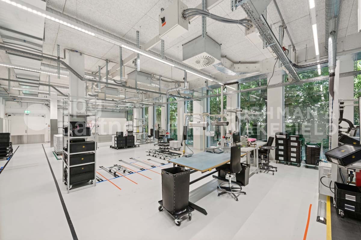 2000m² office