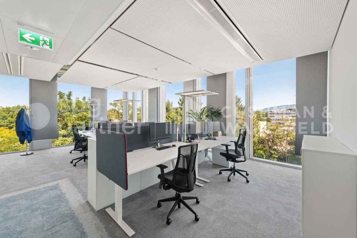2000m² office