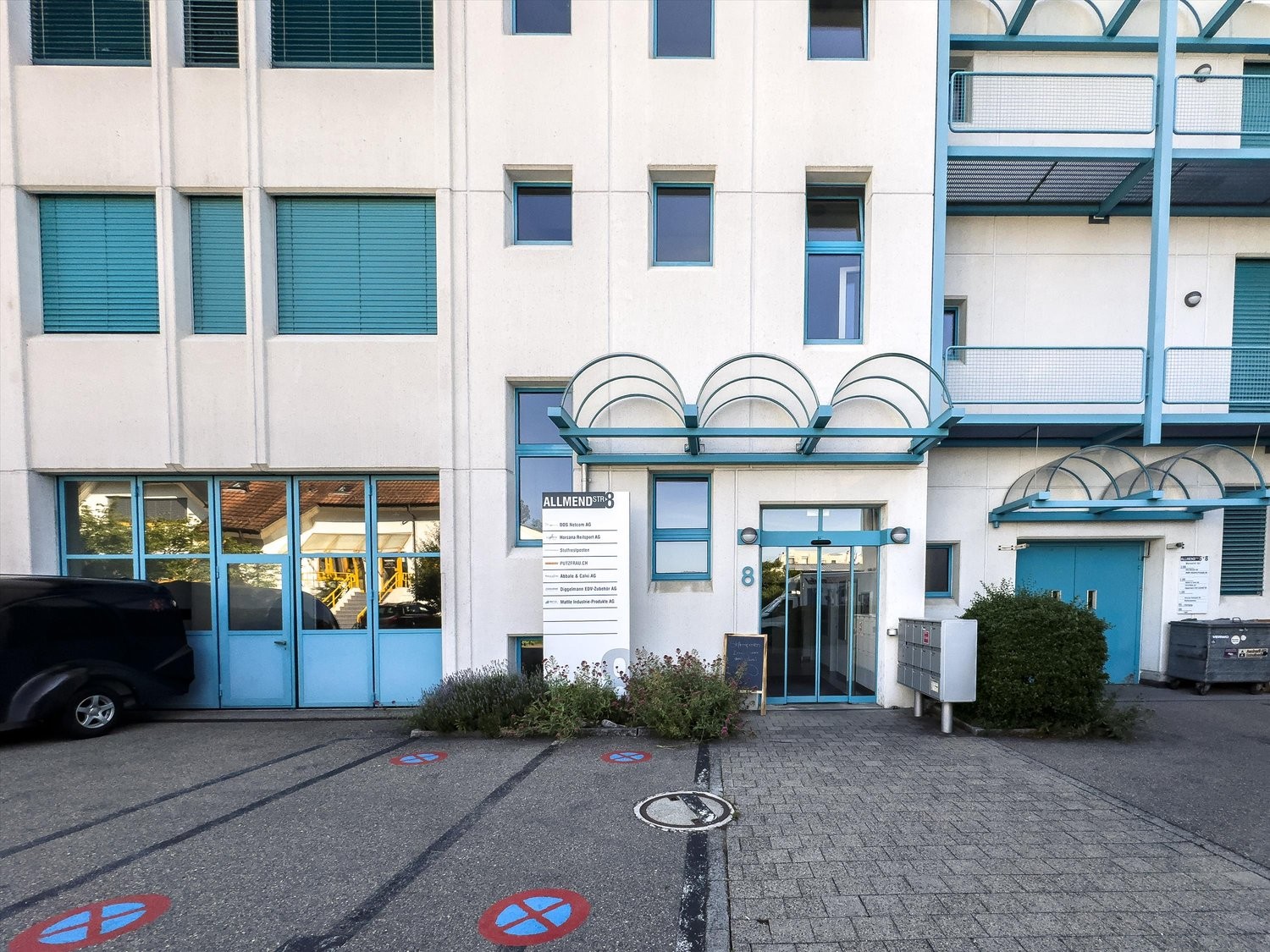 135m² office