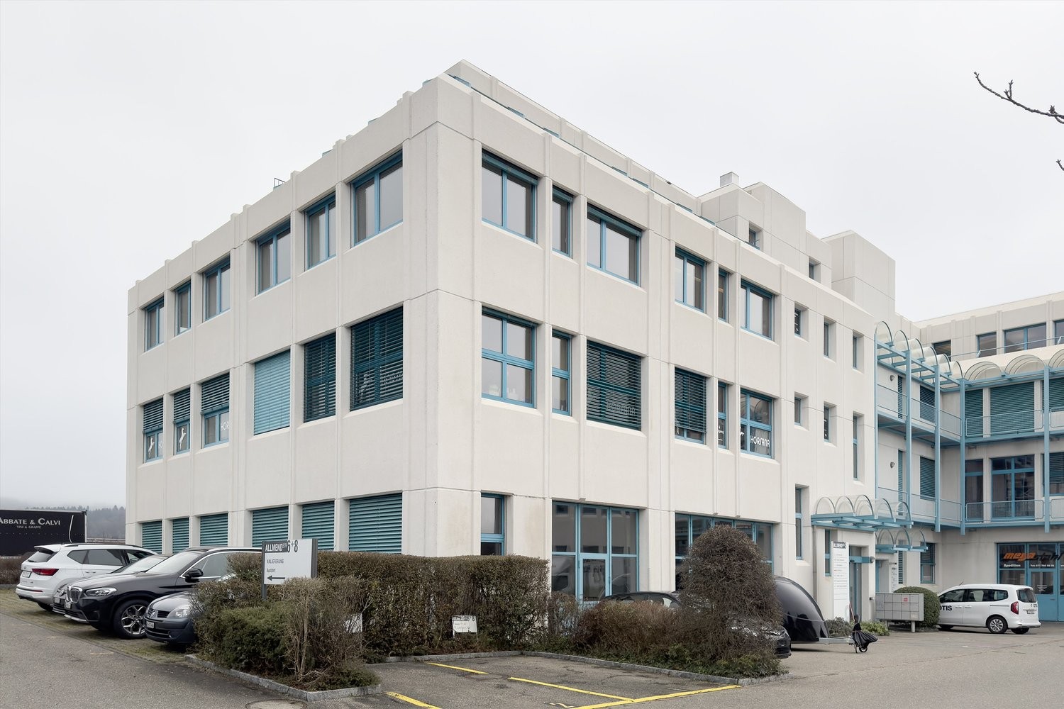135m² office