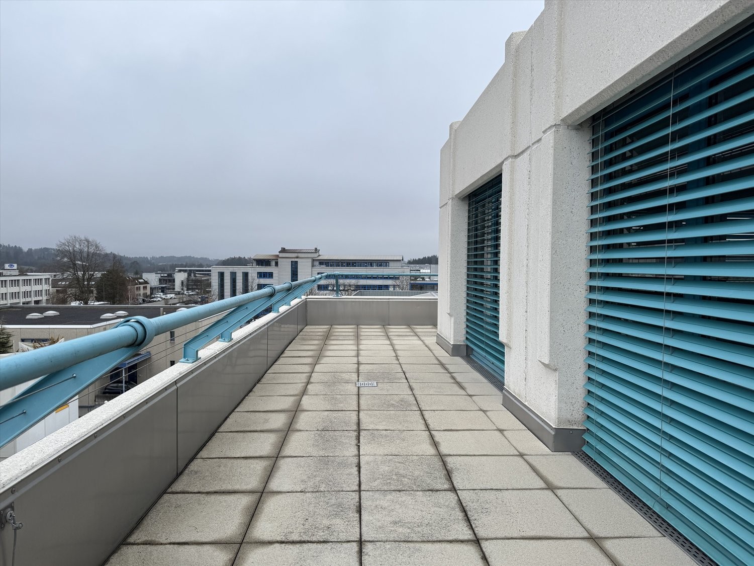135m² office