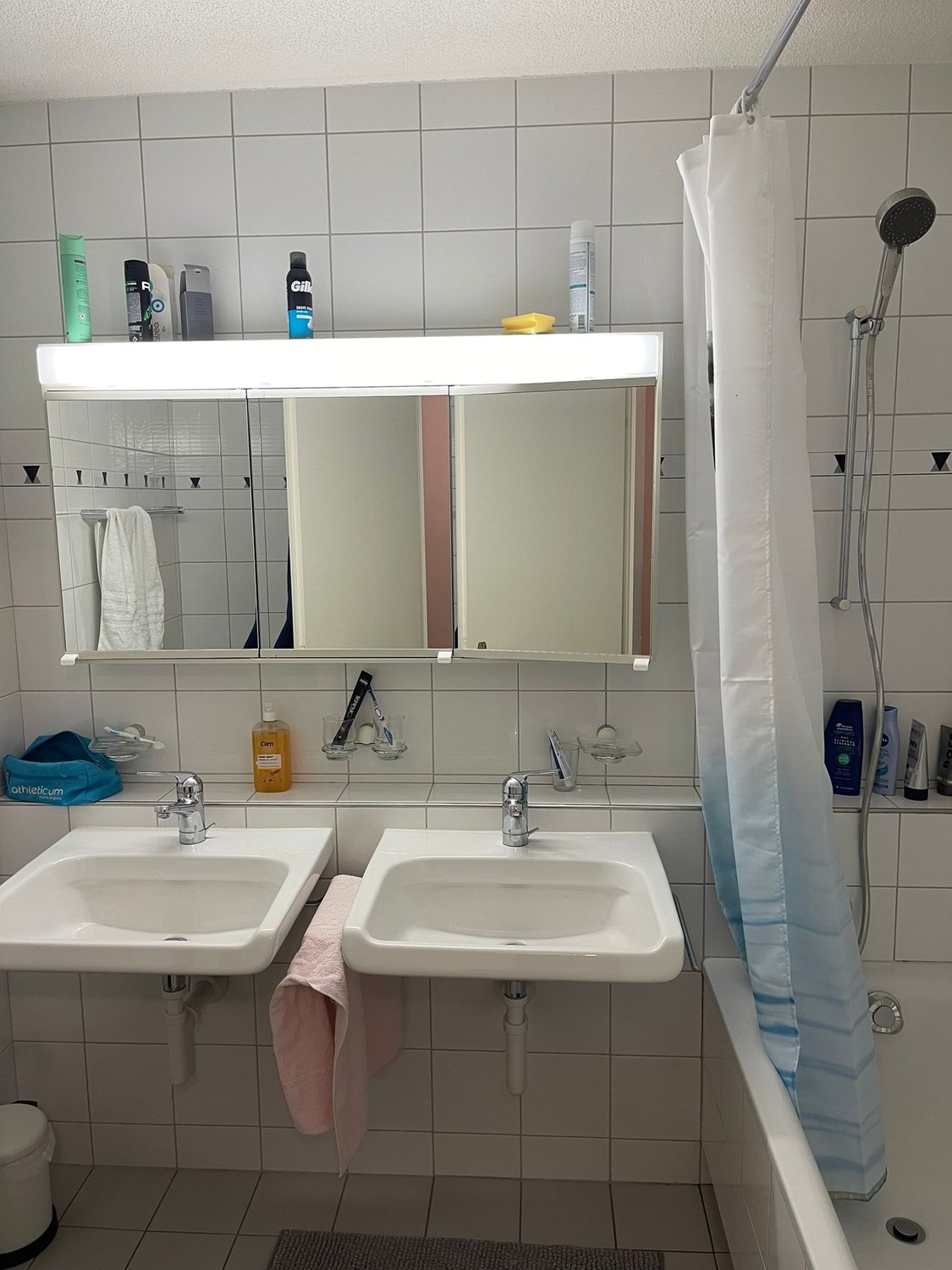 Chambre dans un appartement partagé