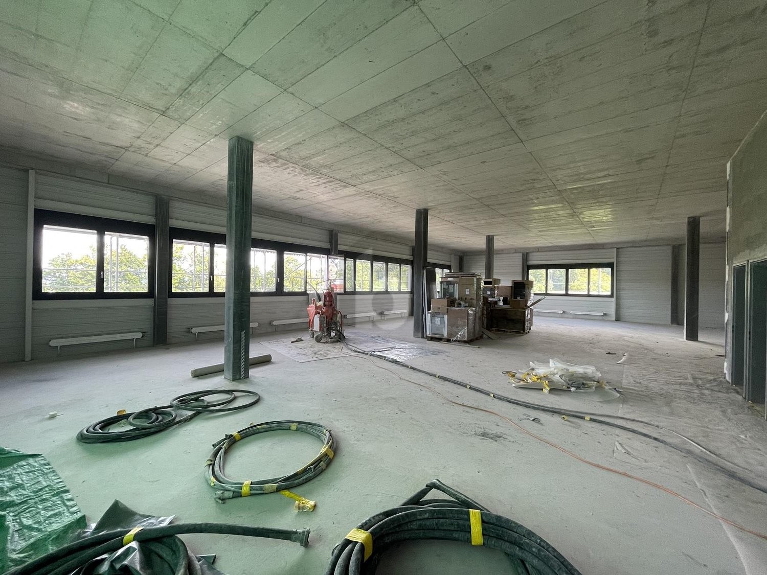 287m² industrial object, foto 1 di 4