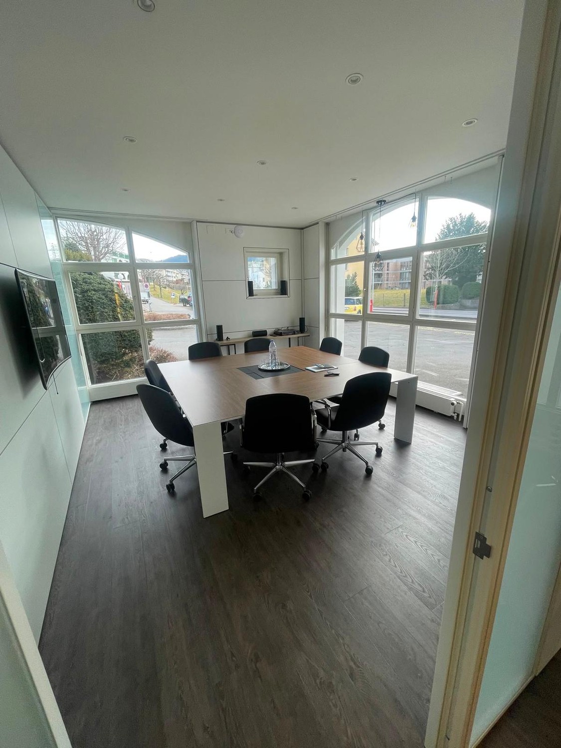 310m² office