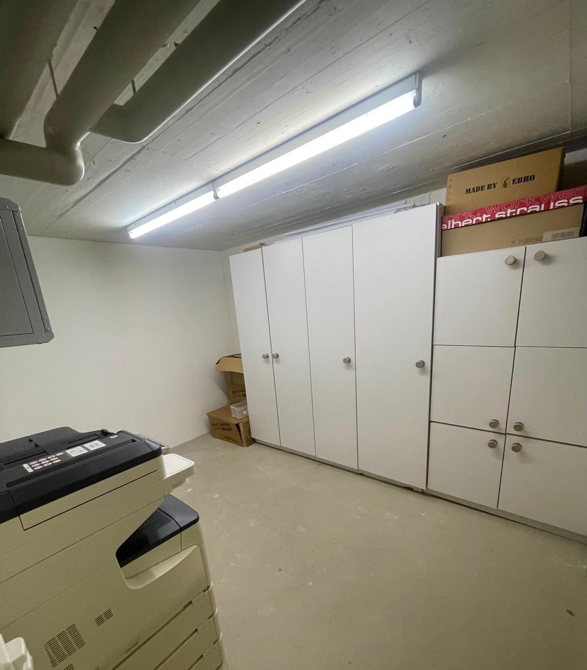 310m² office