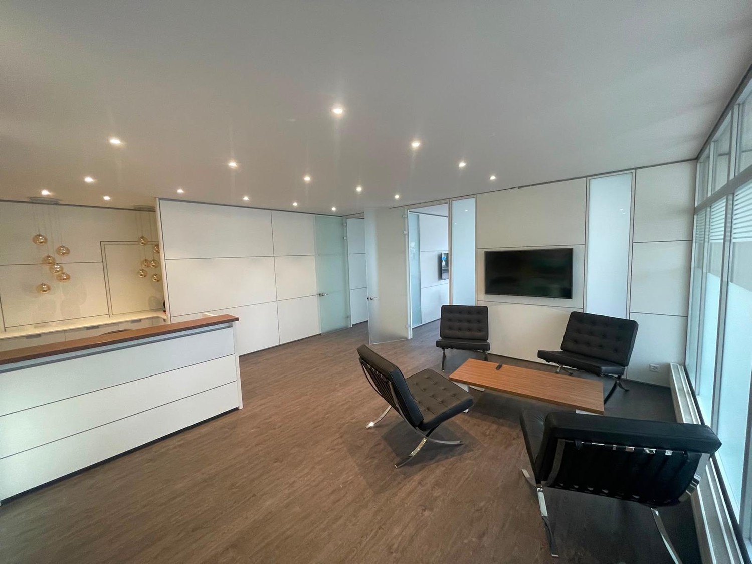 310m² office