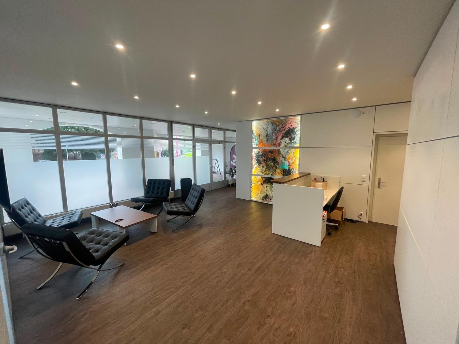 310m² office