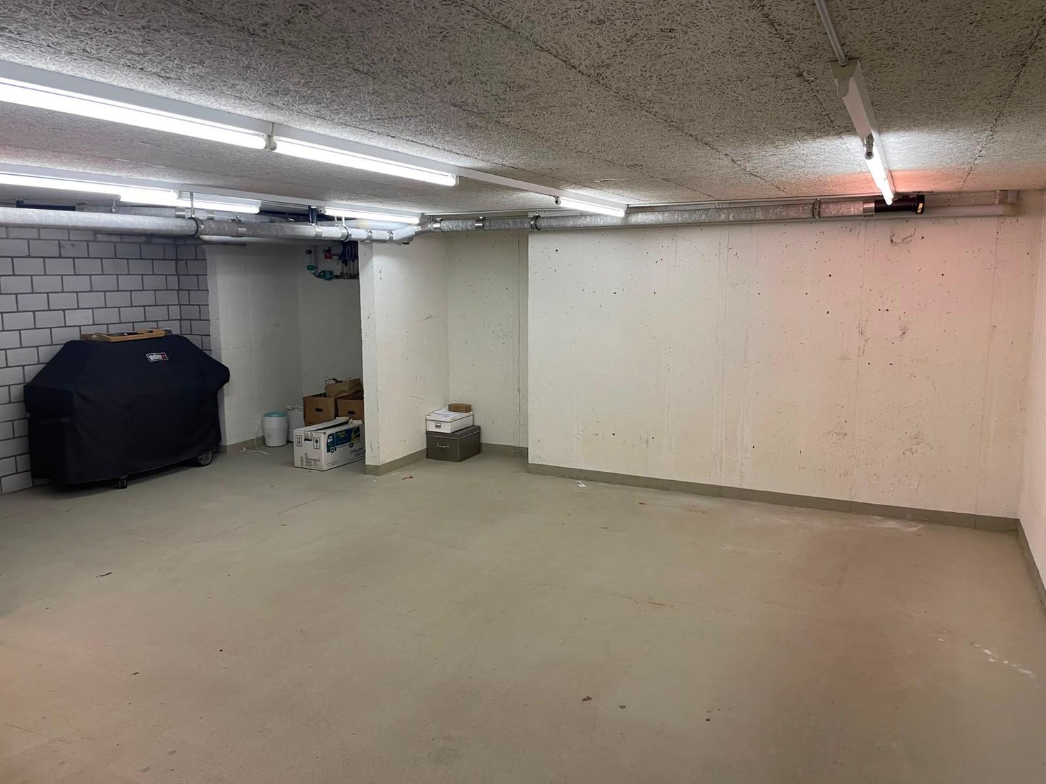 310m² office