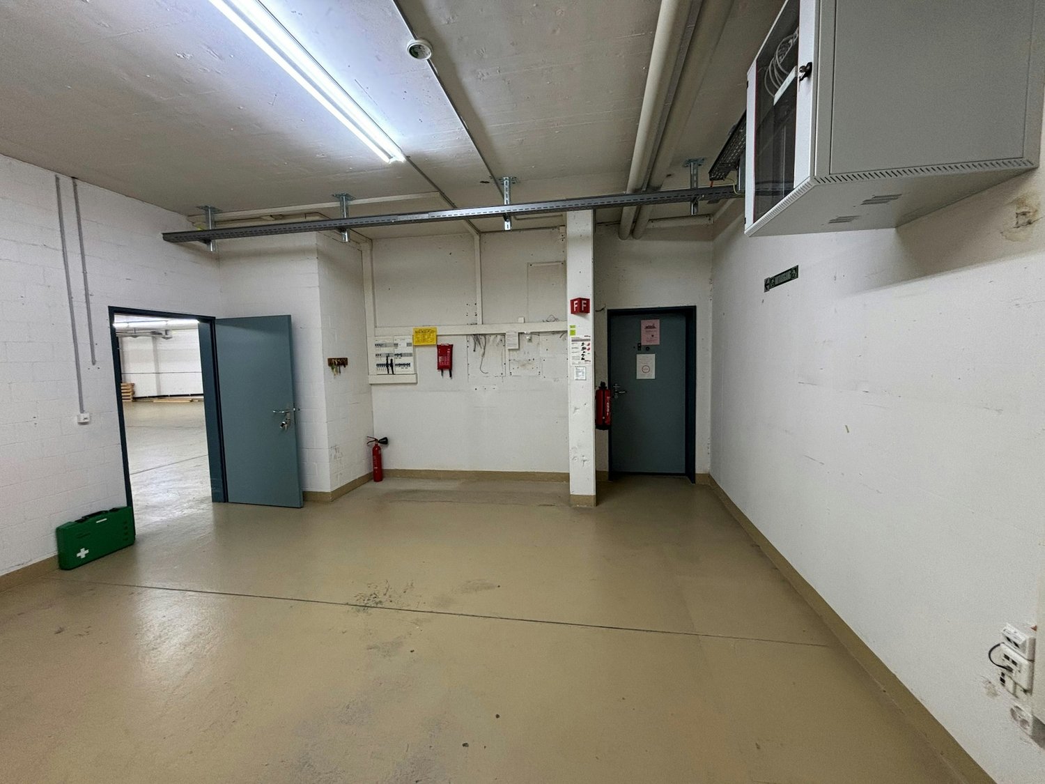 1158m² storage room