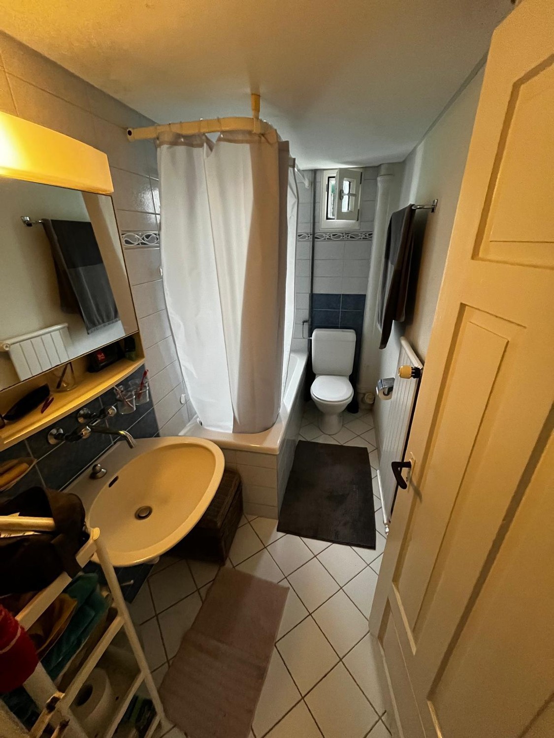 Chambre dans un appartement partagé