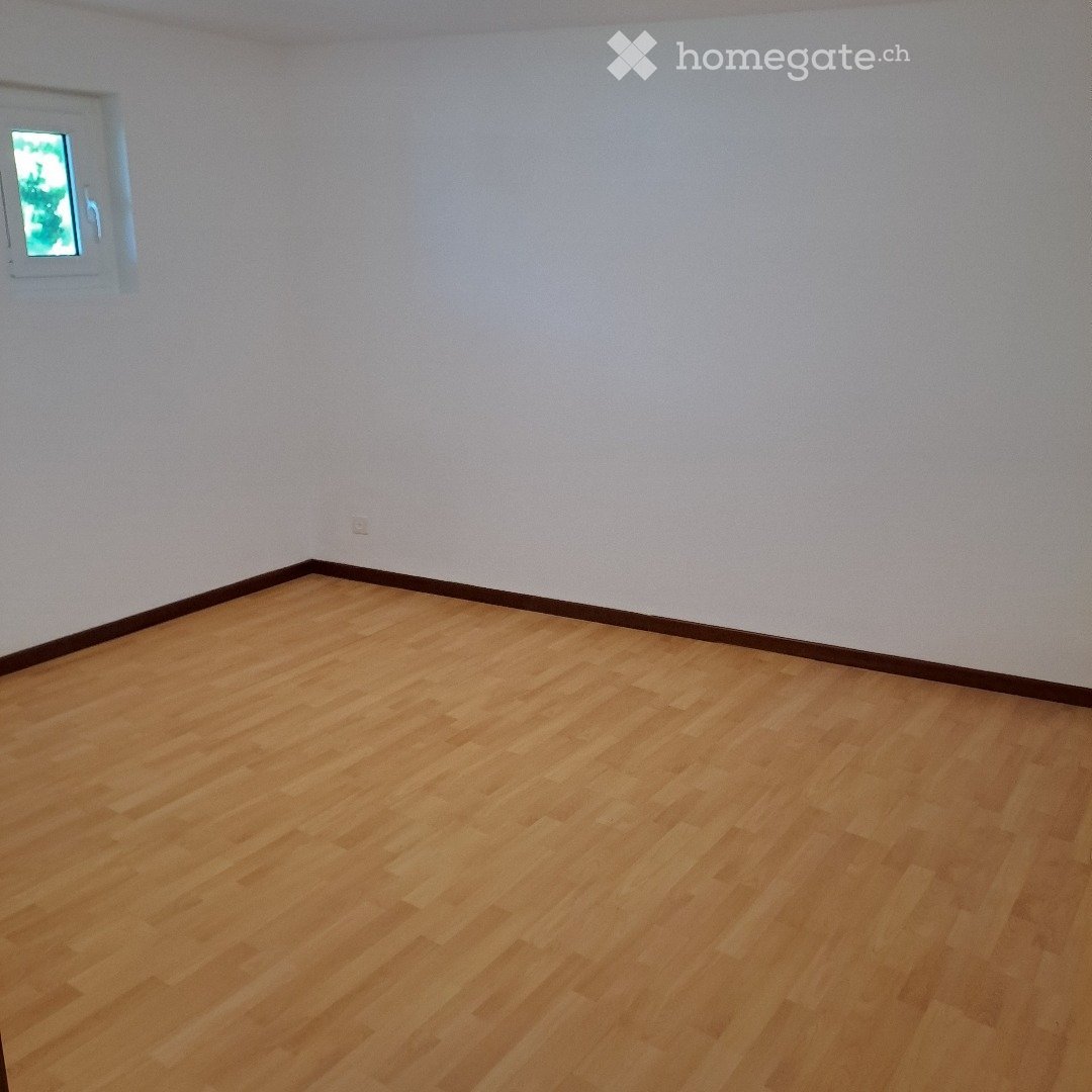 Appartement de 2 ½ pièces

A louer, appartement dans le pittoresque village de Brè au-dessus de Lugano. L'appartement se compose de 2 pièces avec cuisine habitable et 2 chambres. Le système de chauffage est un chauffage au sol alimenté par une pompe à chaleur. Les charges accessoires sont comprises 