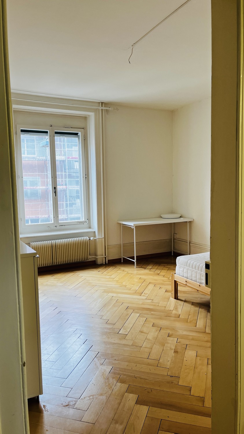 Zimmer in einer WG

Untervermietung eines möblierten Zimmers im Industriequartier (Kreis 5), gegenüber dem Josefwiese Park. Die Wohnung ist zentral gelegen mit bequemem Zugang zu lokalem und regionalem Verkehr, Lebensmittelgeschäften, Restaurants und verschiedenen Veranstaltungsorten.

Das Zimmer is, Foto 5 von 5
