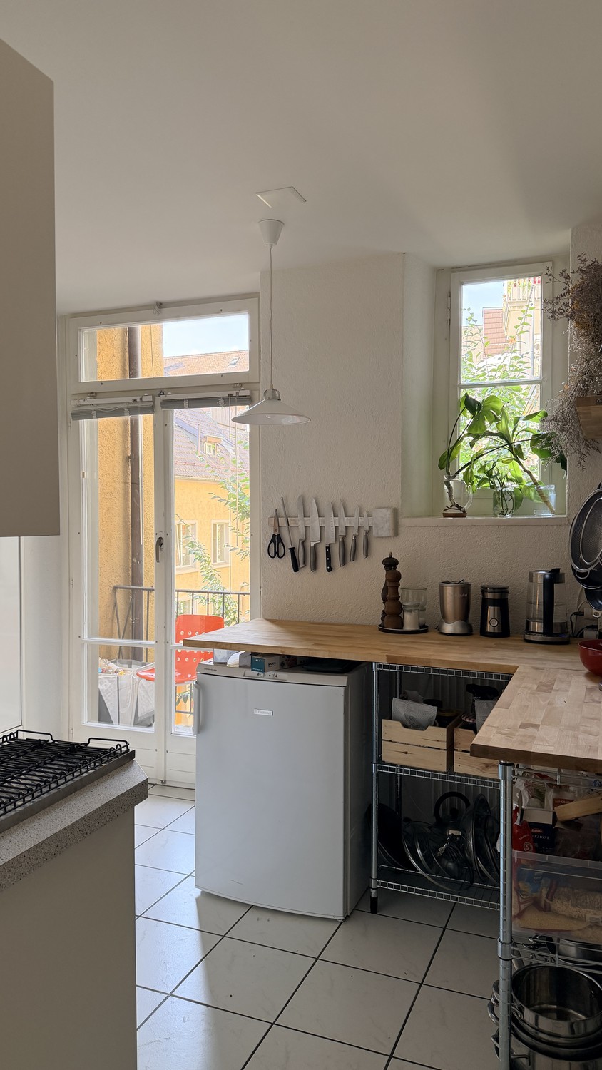 Zimmer in einer WG

Untervermietung eines möblierten Zimmers im Industriequartier (Kreis 5), gegenüber dem Josefwiese Park. Die Wohnung ist zentral gelegen mit bequemem Zugang zu lokalem und regionalem Verkehr, Lebensmittelgeschäften, Restaurants und verschiedenen Veranstaltungsorten.

Das Zimmer is, Foto 3 von 5