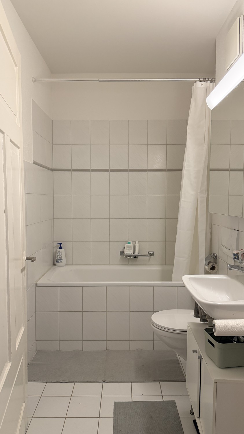 Zimmer in einer WG

Untervermietung eines möblierten Zimmers im Industriequartier (Kreis 5), gegenüber dem Josefwiese Park. Die Wohnung ist zentral gelegen mit bequemem Zugang zu lokalem und regionalem Verkehr, Lebensmittelgeschäften, Restaurants und verschiedenen Veranstaltungsorten.

Das Zimmer is, Foto 2 von 5