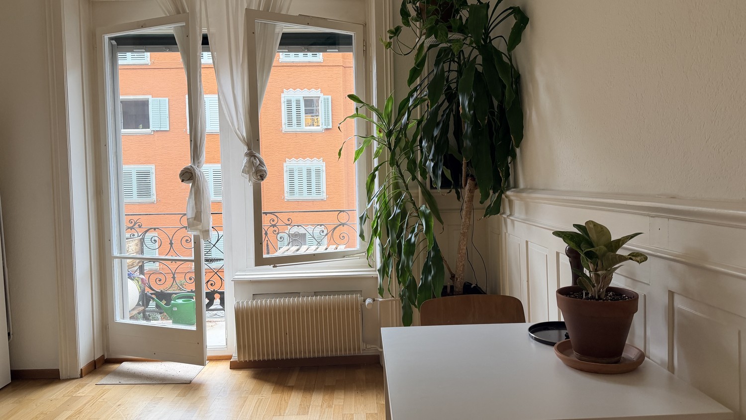 Zimmer in einer WG

Untervermietung eines möblierten Zimmers im Industriequartier (Kreis 5), gegenüber dem Josefwiese Park. Die Wohnung ist zentral gelegen mit bequemem Zugang zu lokalem und regionalem Verkehr, Lebensmittelgeschäften, Restaurants und verschiedenen Veranstaltungsorten.

Das Zimmer is, Foto 1 von 5