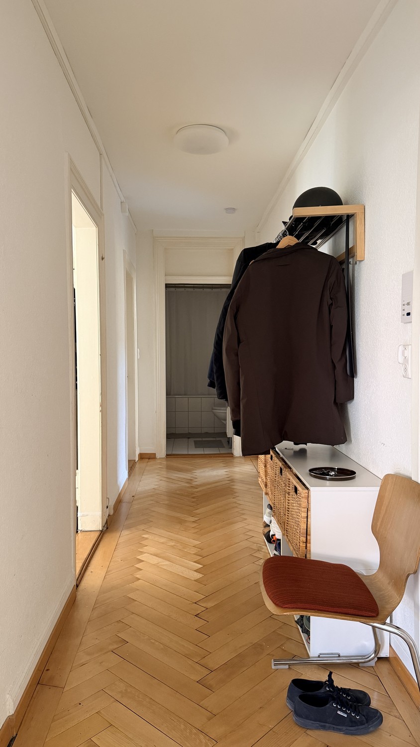 Zimmer in einer WG

Untervermietung eines möblierten Zimmers im Industriequartier (Kreis 5), gegenüber dem Josefwiese Park. Die Wohnung ist zentral gelegen mit bequemem Zugang zu lokalem und regionalem Verkehr, Lebensmittelgeschäften, Restaurants und verschiedenen Veranstaltungsorten.

Das Zimmer is, Foto 4 von 5