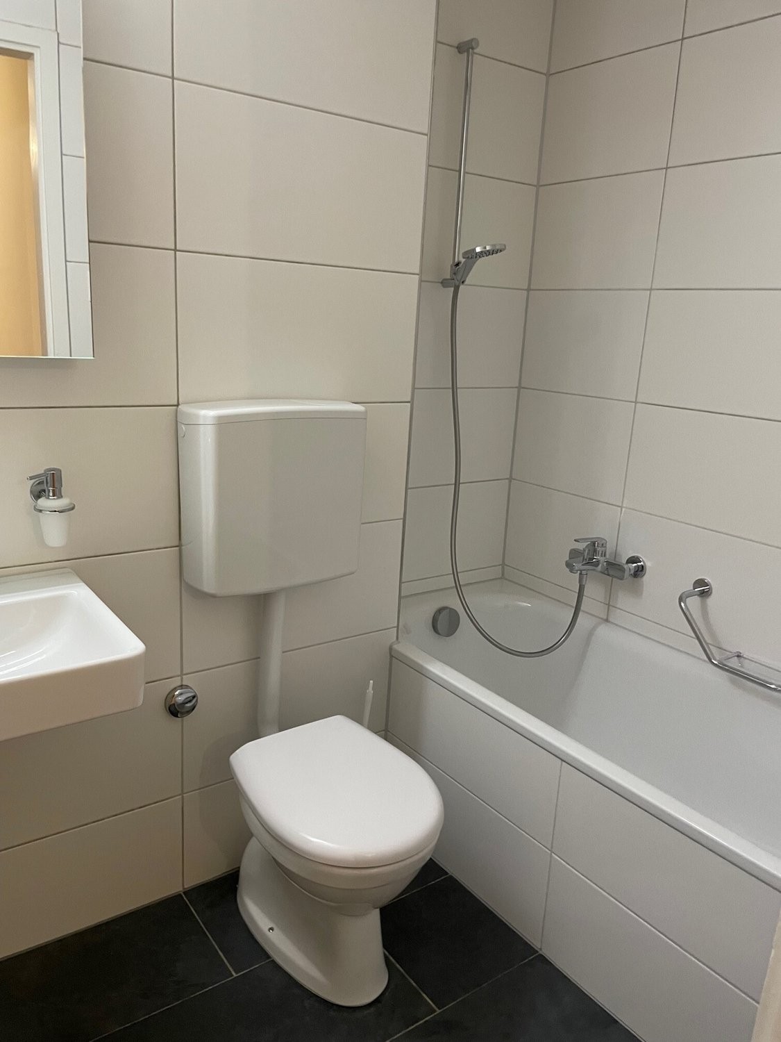 1 room apartment, Foto 3 von 3