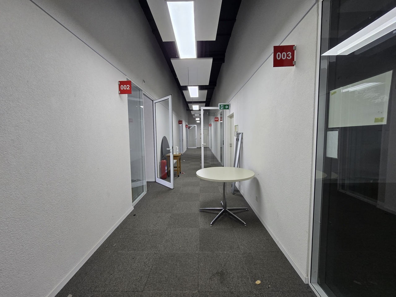 652m² office