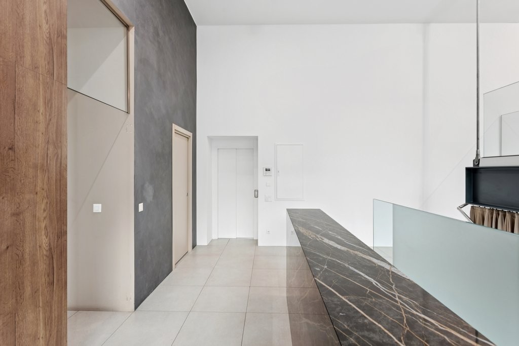 196m² commercial