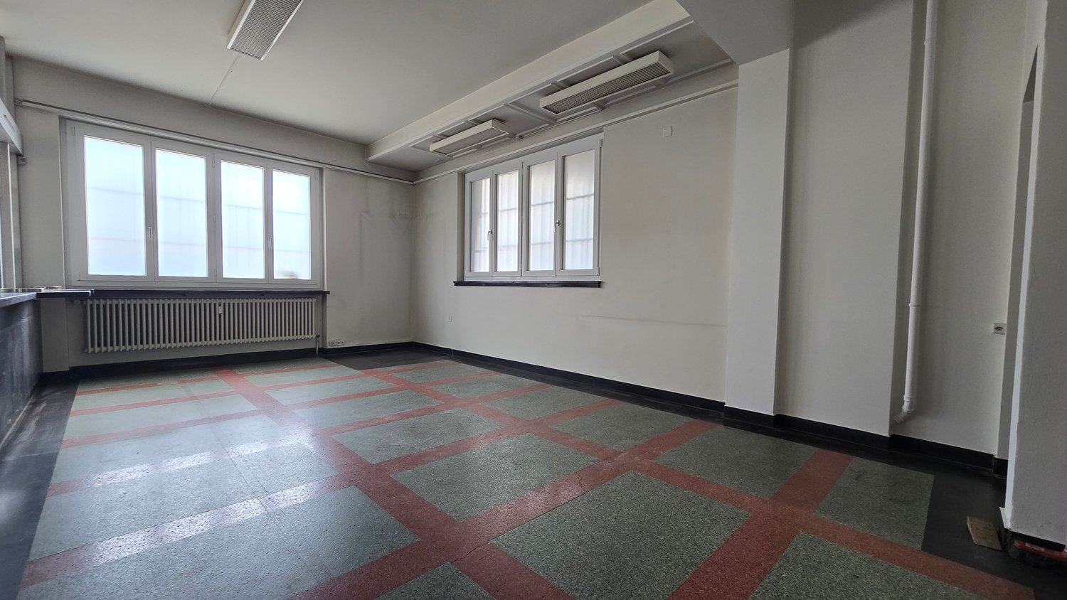 158m² commercial