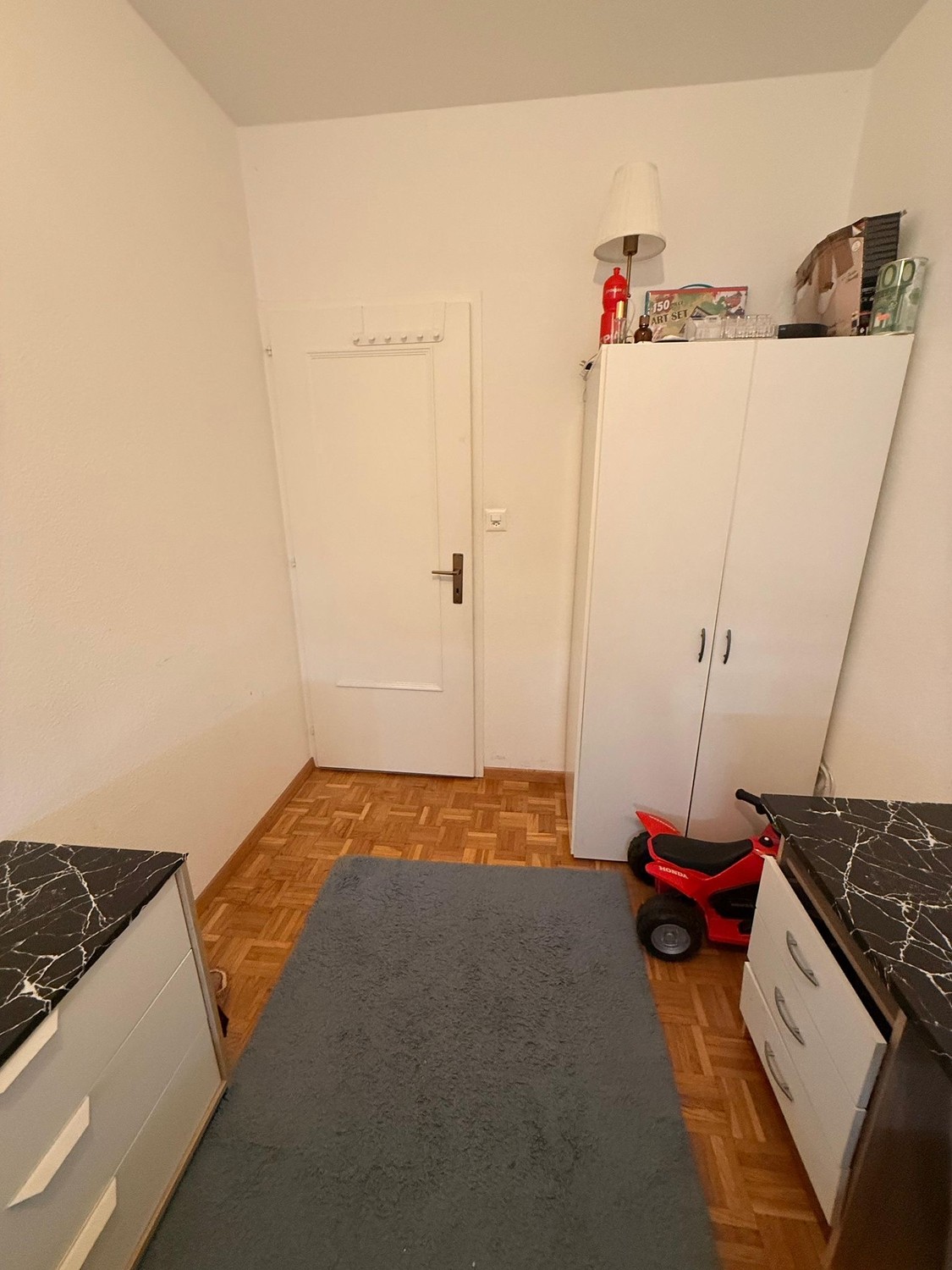 Zimmer in einer Wohngemeinschaft, Foto 1 von 3