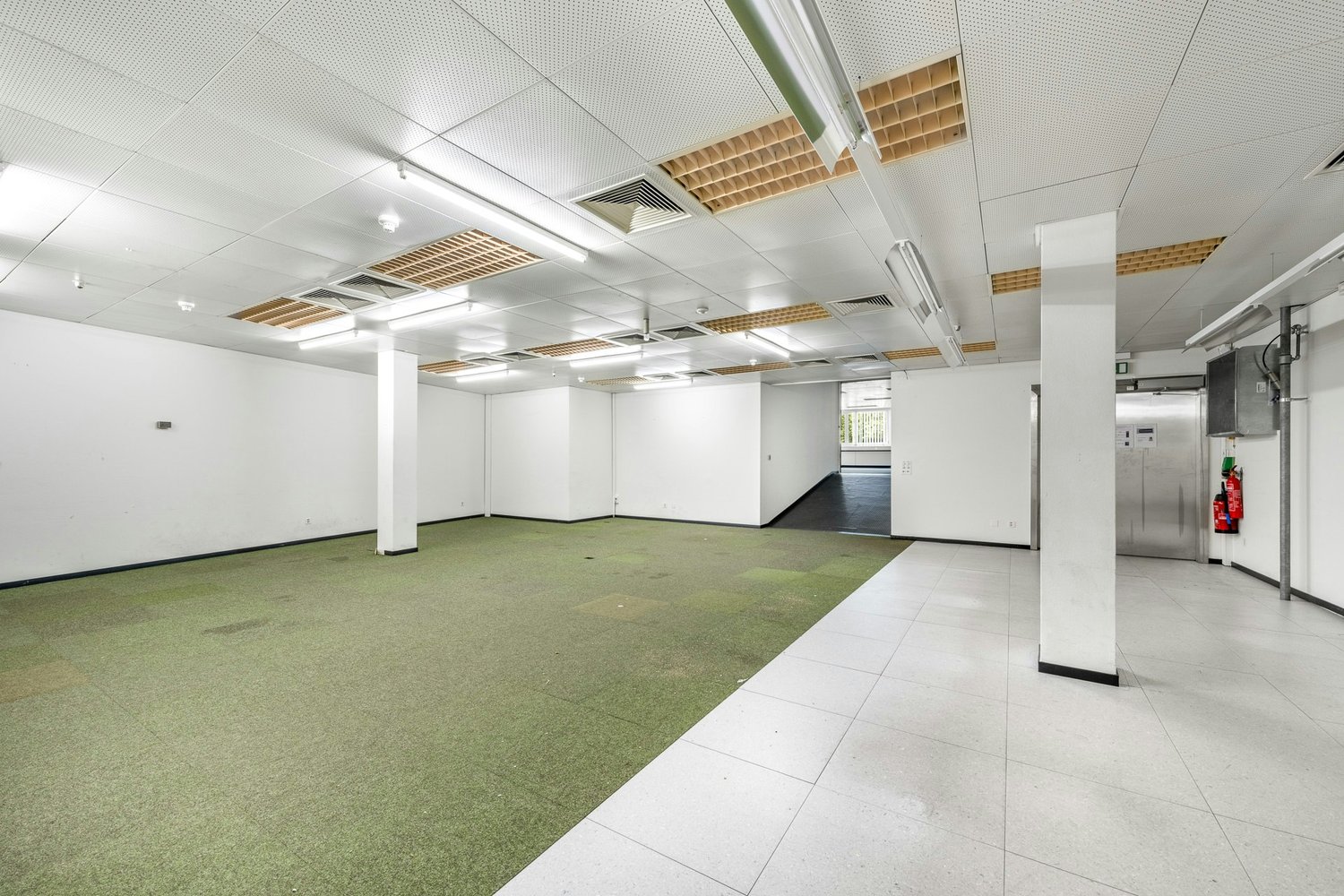 553m² deposito