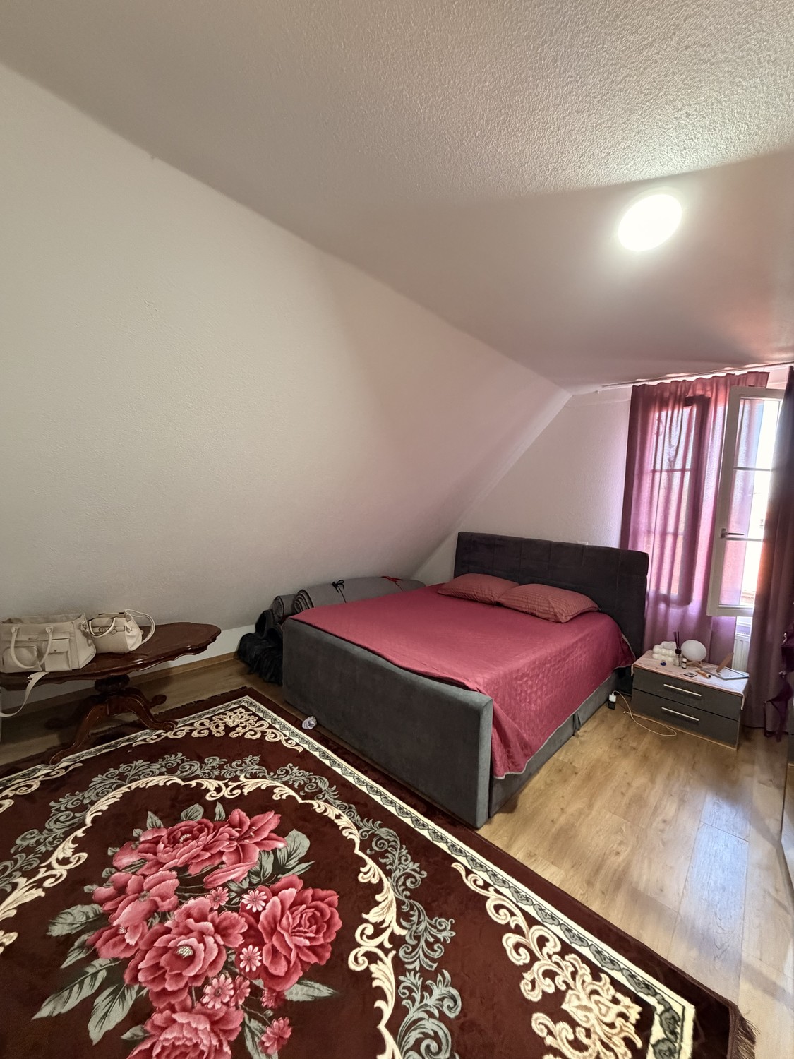 Appartement de 5 ½ pièces

Attractif et lumineux appartement de 5.5 pièces à louer à Wabern, situé dans un très bon emplacement. L'appartement s'étend sur deux étages et offre beaucoup d'espace pour les familles ou les personnes qui aiment vivre de manière spacieuse.

✨ Points forts :

* ☀️ Appartem
