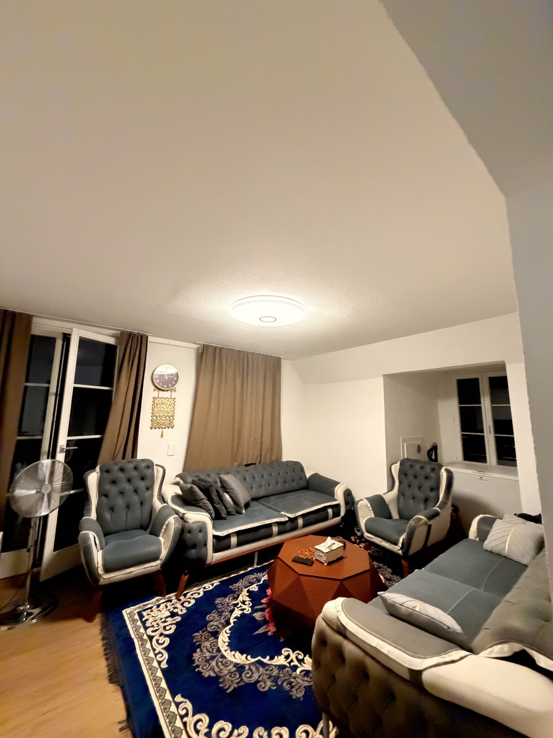 Appartement de 5 ½ pièces

Attractif et lumineux appartement de 5.5 pièces à louer à Wabern, situé dans un très bon emplacement. L'appartement s'étend sur deux étages et offre beaucoup d'espace pour les familles ou les personnes qui aiment vivre de manière spacieuse.

✨ Points forts :

* ☀️ Appartem