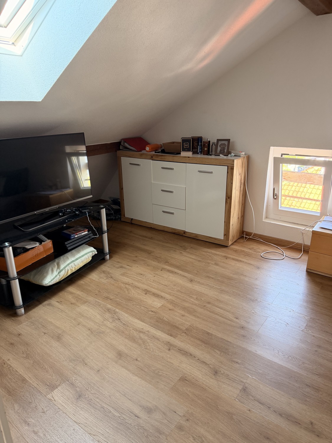 Appartement de 5 ½ pièces

Attractif et lumineux appartement de 5.5 pièces à louer à Wabern, situé dans un très bon emplacement. L'appartement s'étend sur deux étages et offre beaucoup d'espace pour les familles ou les personnes qui aiment vivre de manière spacieuse.

✨ Points forts :

* ☀️ Appartem