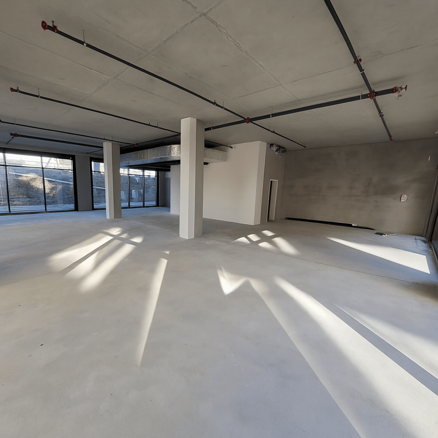 196m² commercial