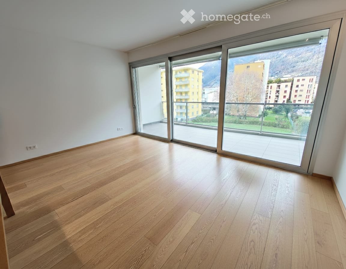3.5-Zimmer-Wohnung","description":"Zu vermietende 3.5-Zimmer-Wohnung im 3. Stock eines Mehrfamilienhauses in Bellinzona. Baujahr 2015.
Zusammensetzung:
\- Wohnzimmer mit Küche
\- 2 Schlafzimmer
\- 2 Bäder (1 mit Dusche, 1 mit Badewanne)
\- grosser Balkon
\- Kellerabteil
\- Aussenparkplatz mit Über, Foto 2 von 5