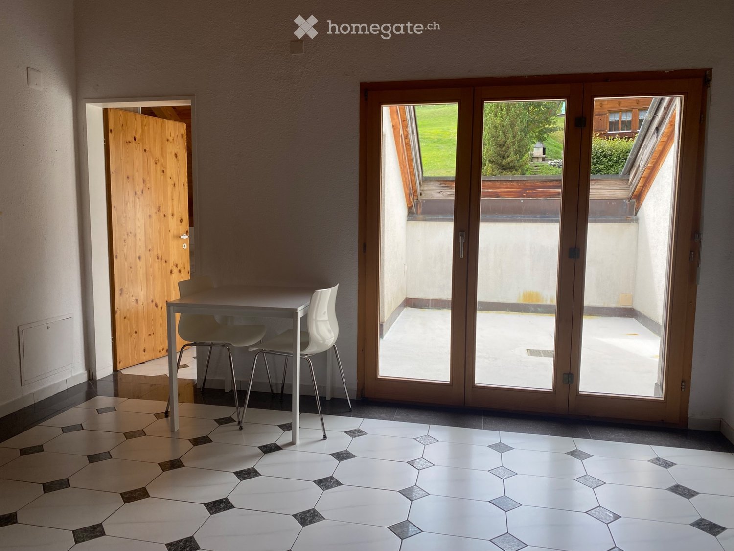 5 rooms apartment