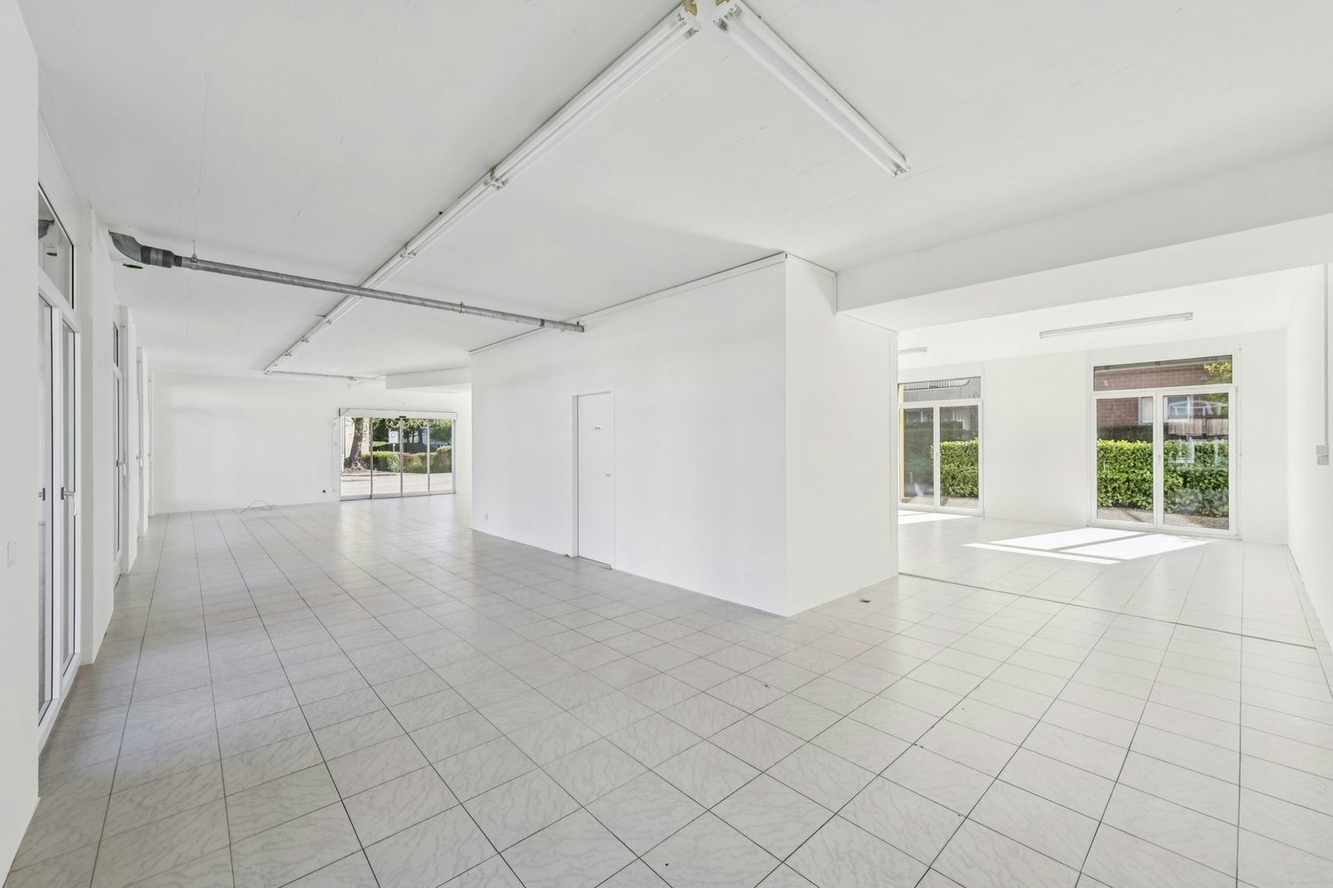 157m² commercial