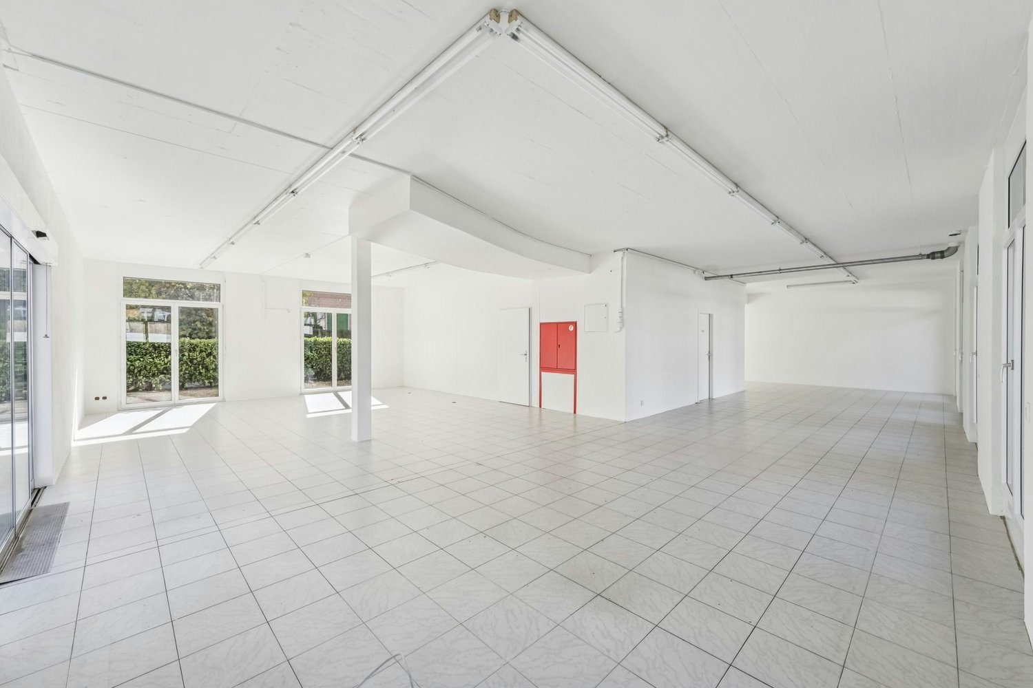 157m² commercial