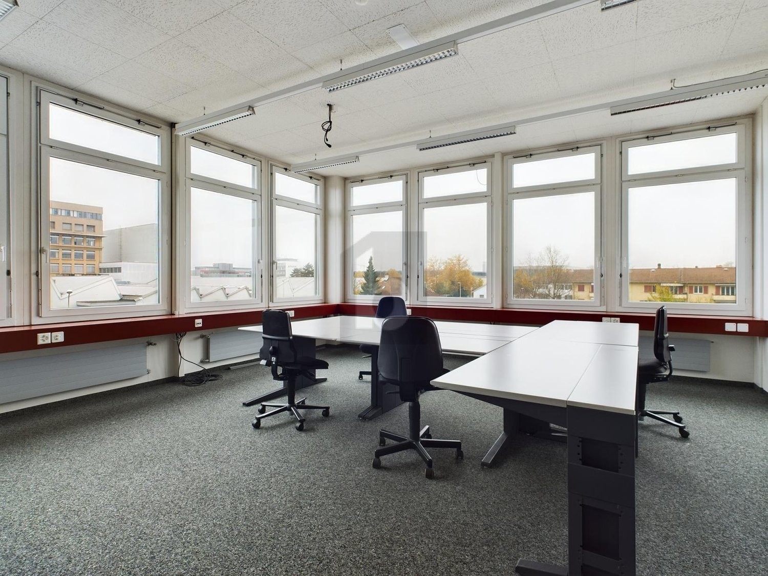 900m² office