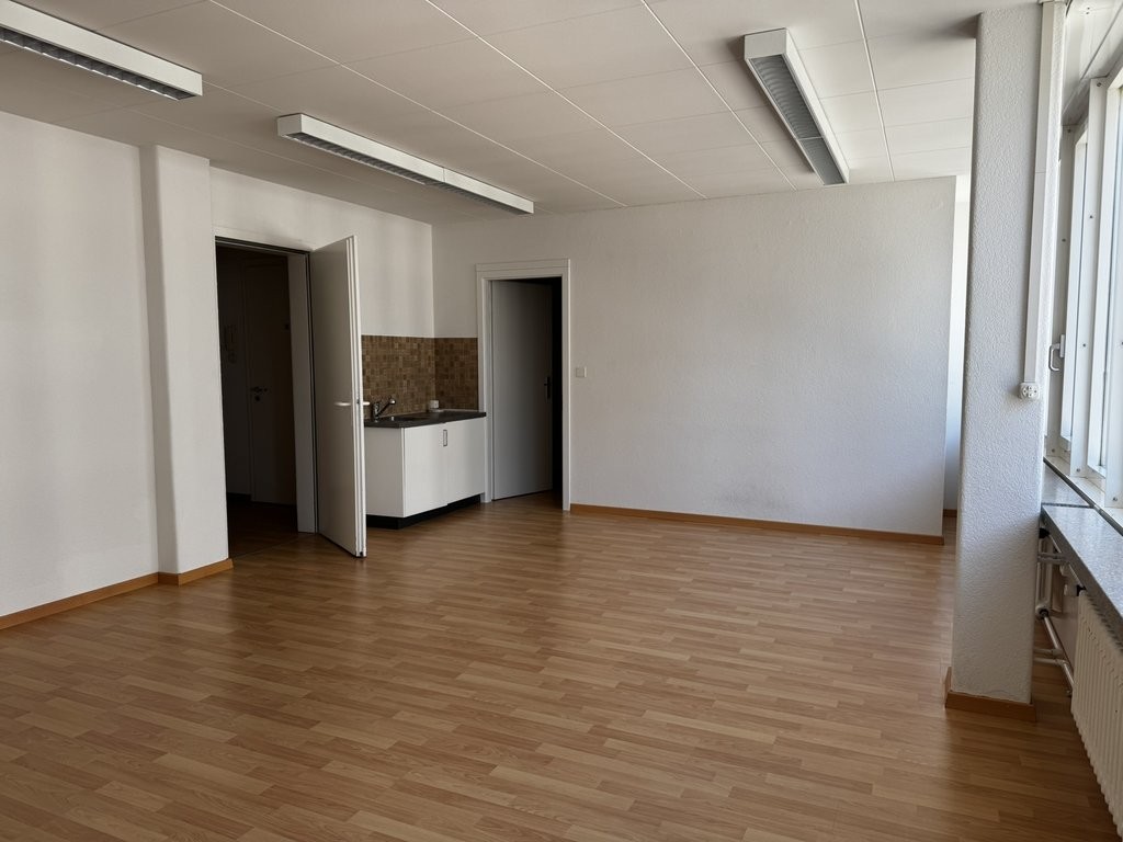 82m² office