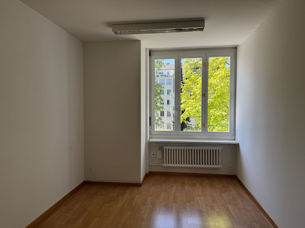 82m² office