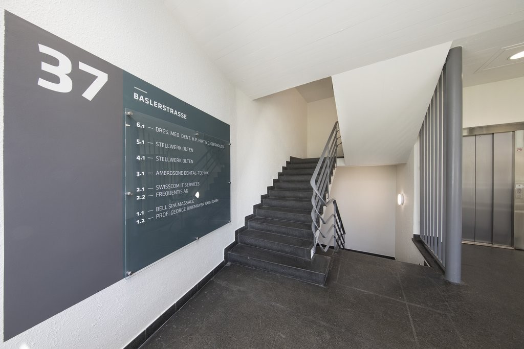 82m² office