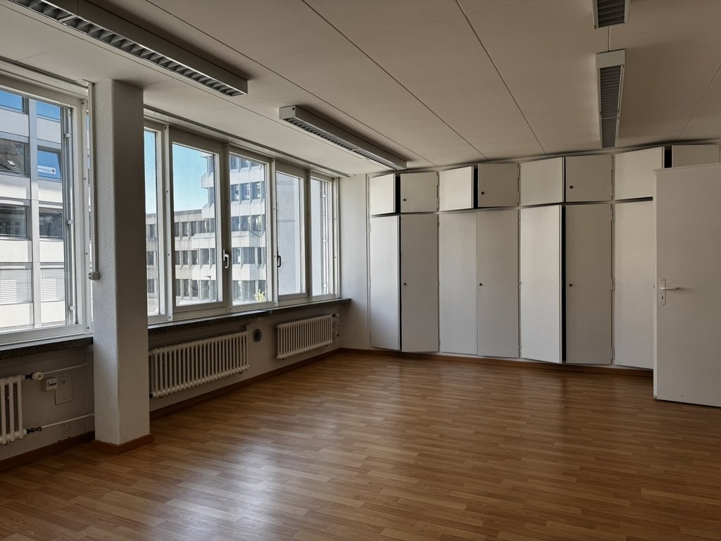 82m² office