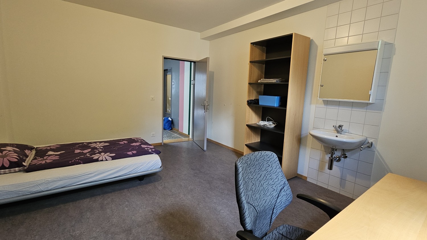 Room in a shared flat, Foto 1 von 6