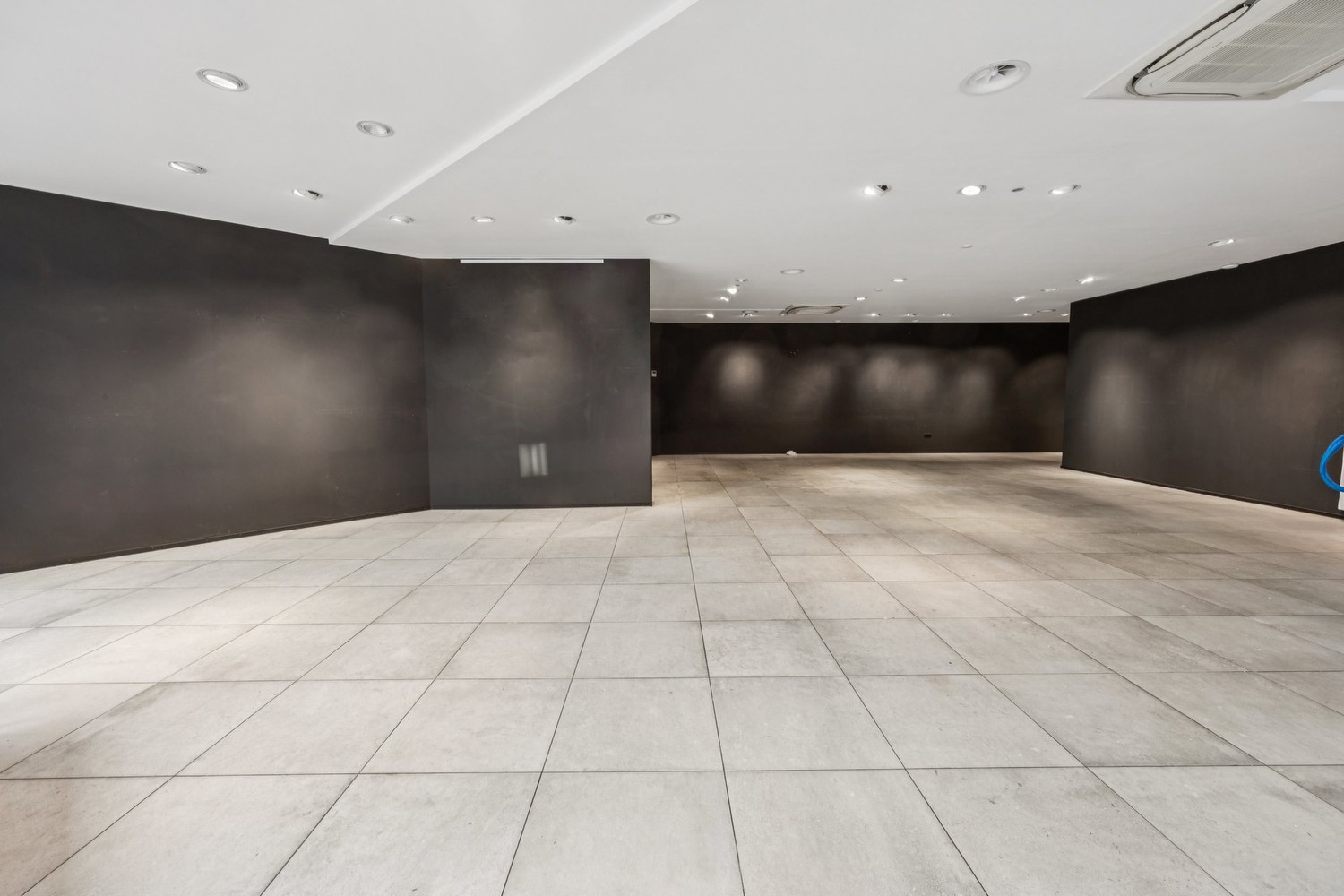143m² shop, Foto 1 von 10