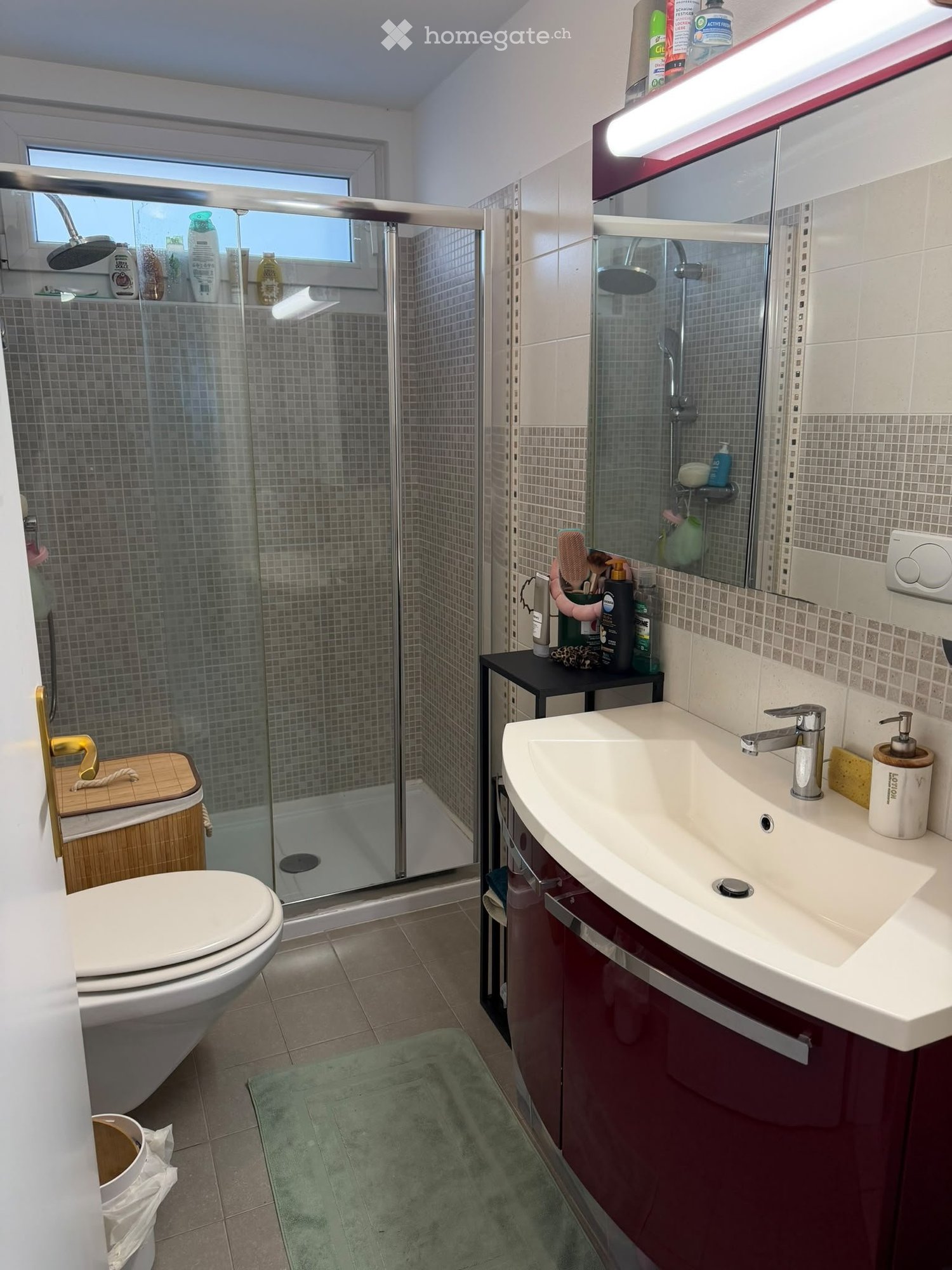 2 ½ Zimmer Wohnung
Zu vermieten: 2.5-Zimmer-Untergeschosswohnung in einem Zweifamilienhaus.
Beginn nach Vereinbarung, verfügbar etwa ab Mitte November.
Die Wohnung mit eigenem Eingang befindet sich in der Via Serte 15 in Cugnasco und umfasst ein Schlafzimmer (ca. 11 mq), ein Wohnzimmer mit Küche , Foto 1 von 5